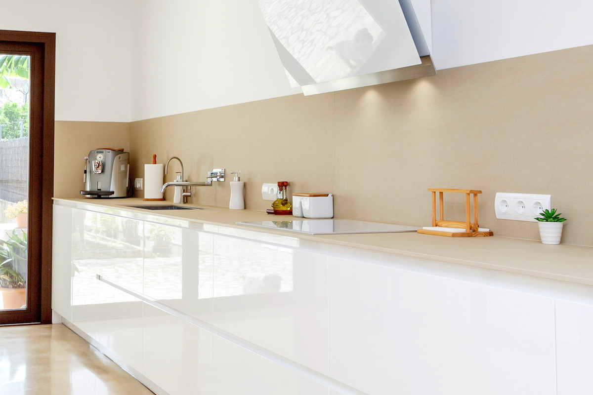 cocina Santandreu lacado blanco brillo cuatro capas